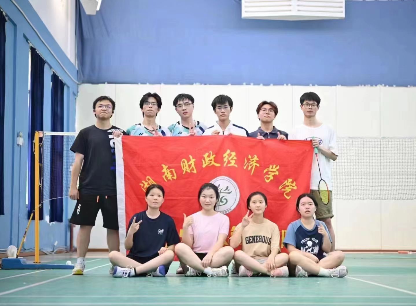 法学与公共管理学院代表队在羽毛球校联赛中荣获季军