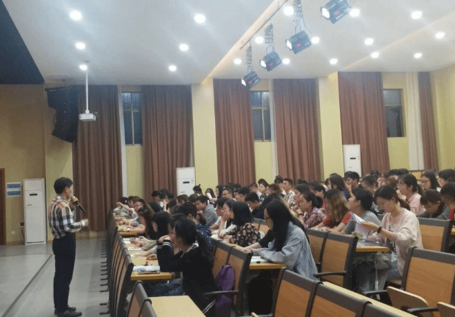 会计学院开展“戴党徽、亮身份、明职责、争先锋”主题活动