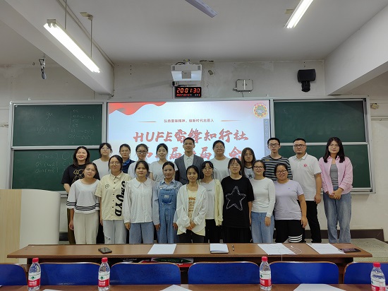 知行社成员与老师们合影照片.jpg