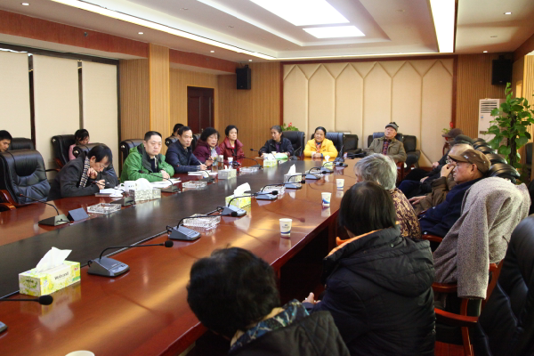1507704798965098457.png 座谈会现场.png